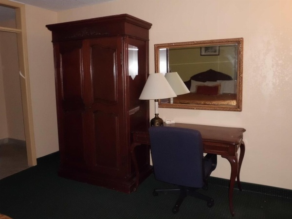 America's Best Inn Lakeland image 4